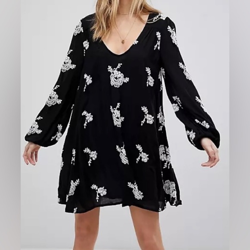 Free People: Austin Emma Black and embroidered flowers gauzy boho mini dress.XS